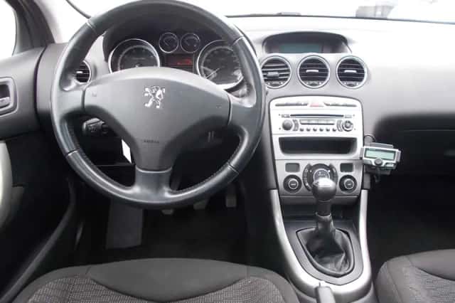 Peugeot 308 (2011) thumbnail 5