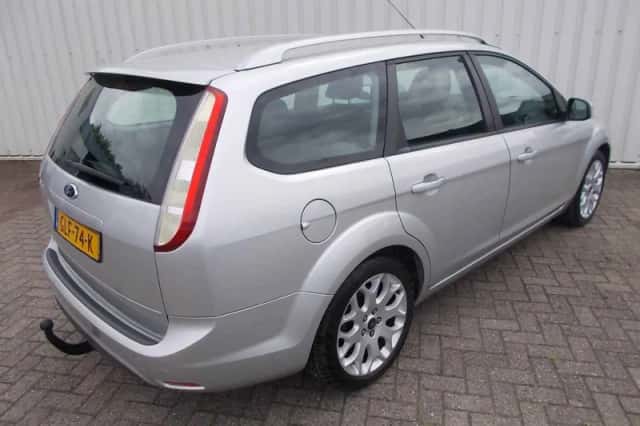 Ford Focus (2010) thumbnail 2