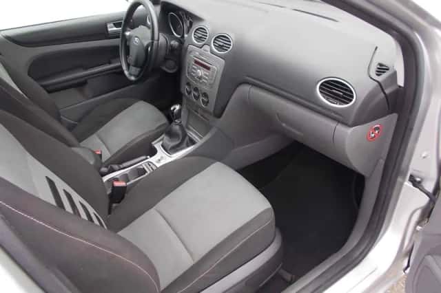 Ford Focus (2010) thumbnail 4
