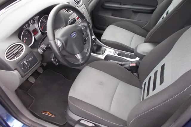 Ford Focus (2009) thumbnail 3
