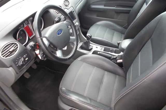 Ford Focus (2009) thumbnail 3