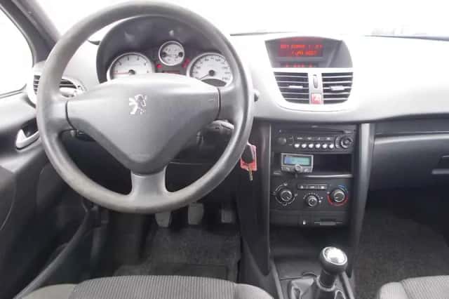 Peugeot 207 (2009) thumbnail 5