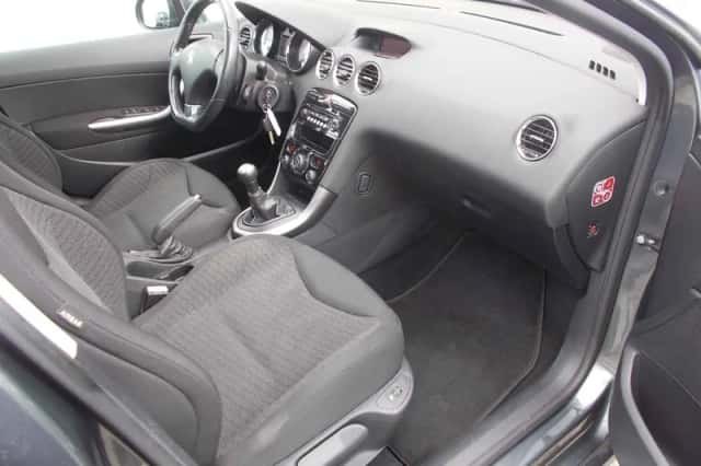 Peugeot 308 (2012) thumbnail 4