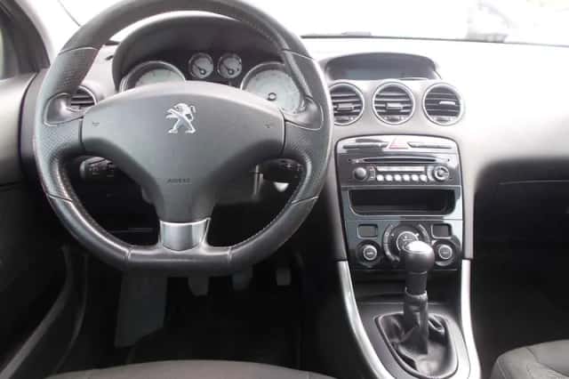 Peugeot 308 (2012) thumbnail 5