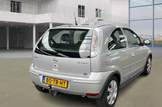 Opel Corsa (2006) thumbnail 2