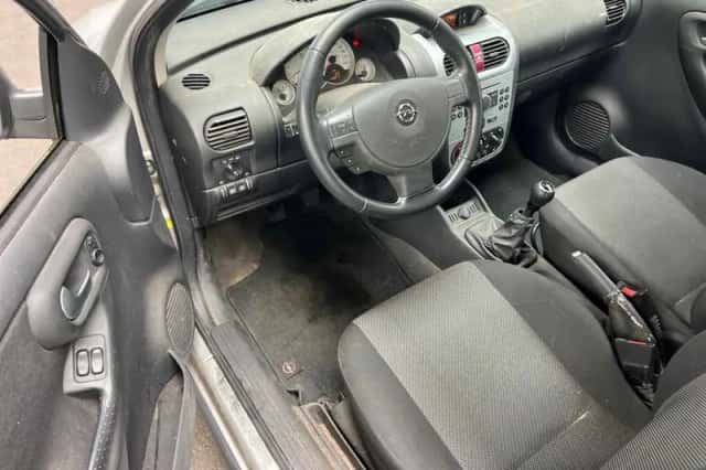 Opel Corsa (2006) thumbnail 3