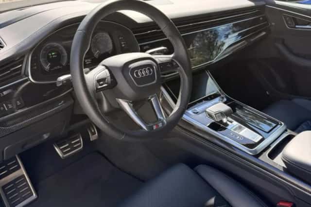 Audi Q8 (2023) thumbnail 4