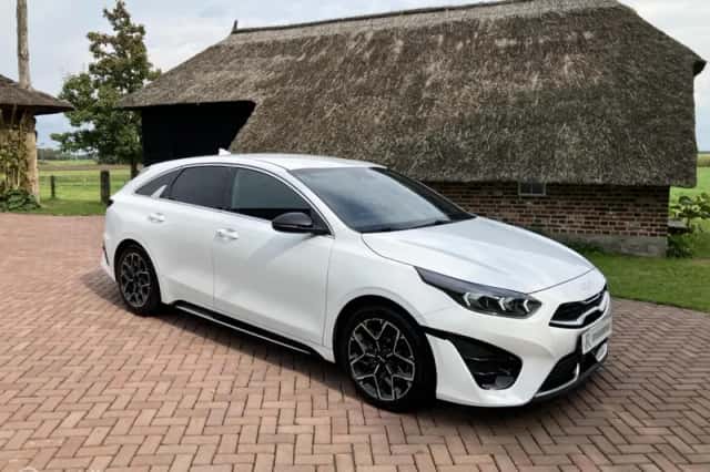 Kia Proceed (2023) thumbnail 3