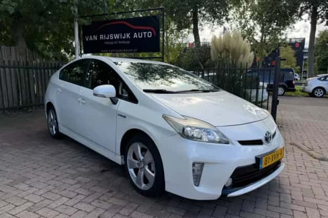 Toyota Prius (2012) thumbnail 1