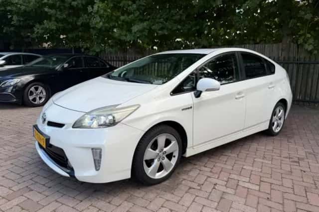 Toyota Prius (2012) thumbnail 3