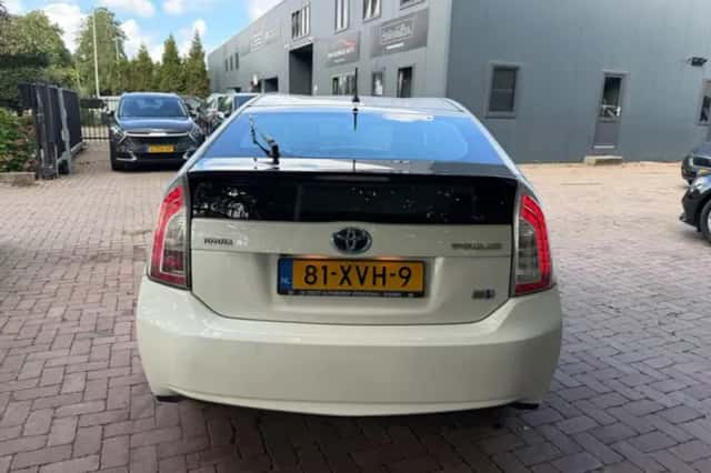 Toyota Prius (2012) thumbnail 5