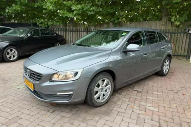 Volvo V60 (2017) thumbnail 3