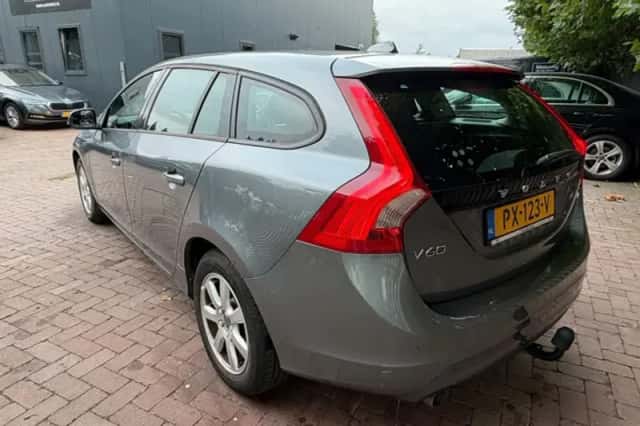 Volvo V60 (2017) thumbnail 4