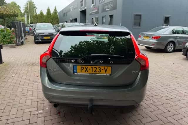 Volvo V60 (2017) thumbnail 6