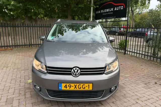 Volkswagen Touran (2012) thumbnail 2