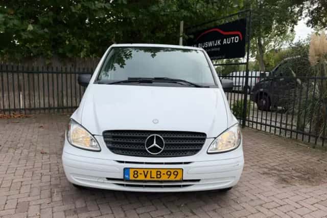 Mercedes-Benz Vito (2011) thumbnail 2