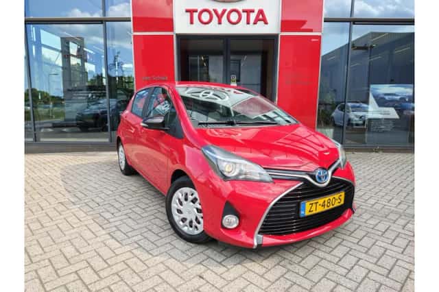 Toyota Yaris (2016) thumbnail 2