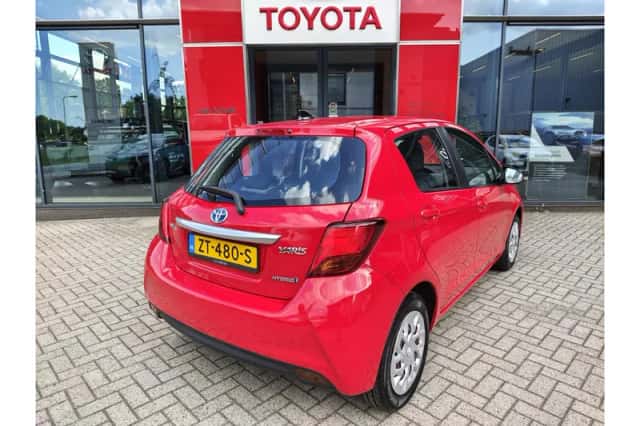 Toyota Yaris (2016) thumbnail 4