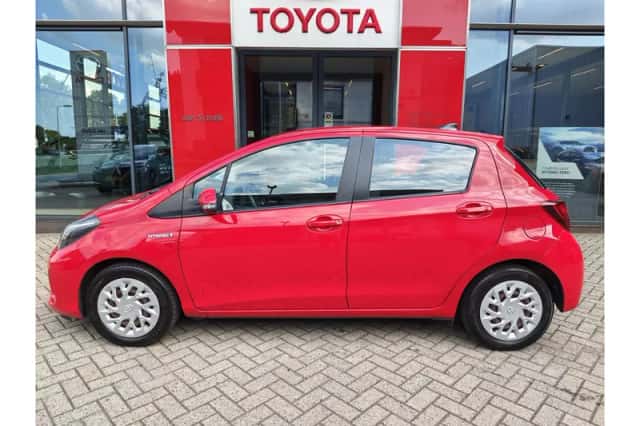 Toyota Yaris (2016) thumbnail 5