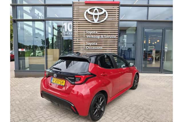 Toyota Yaris (2022) thumbnail 3