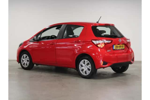 Toyota Yaris (2019) thumbnail 2