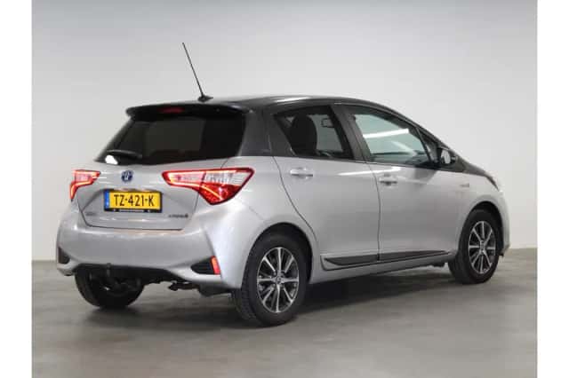 Toyota Yaris (2019) thumbnail 3