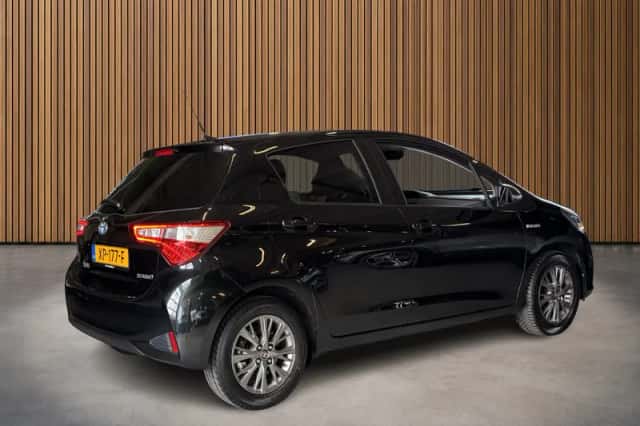 Toyota Yaris (2019) thumbnail 2