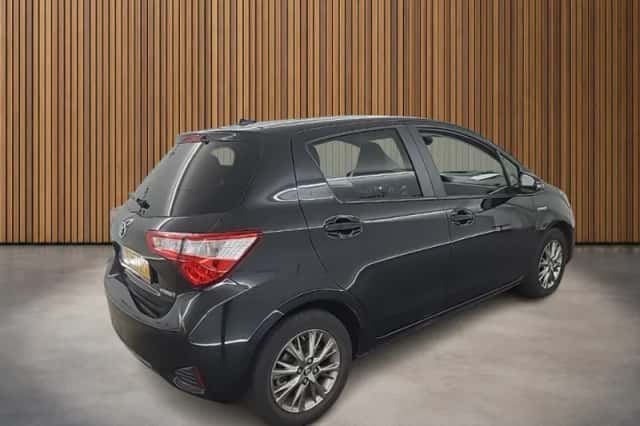 Toyota Yaris (2019) thumbnail 2