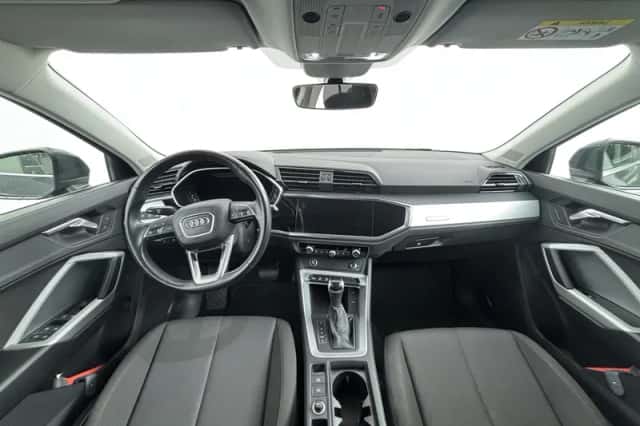 Audi Q3 (2021) thumbnail 2