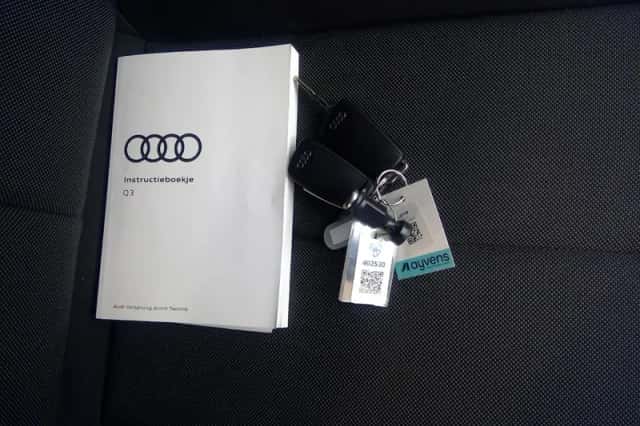 Audi Q3 (2021) thumbnail 5