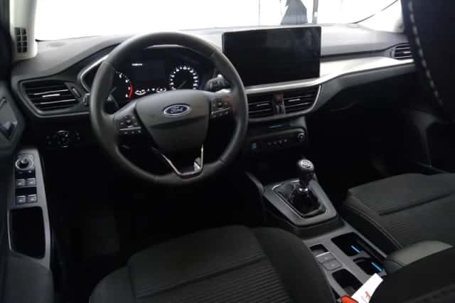 Ford Focus (2024) thumbnail 3