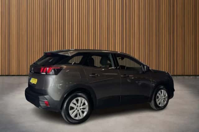 Peugeot 3008 (2023) thumbnail 2