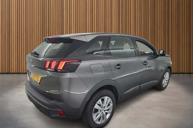 Peugeot 3008 (2023) thumbnail 2