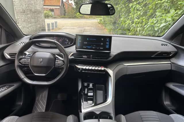 Peugeot 3008 (2023) thumbnail 3