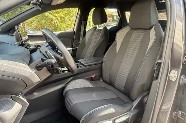 Peugeot 3008 (2023) thumbnail 4