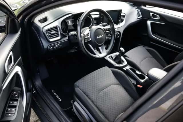 Kia Ceed (2022) thumbnail 3