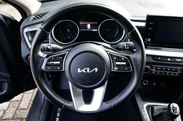 Kia Ceed (2022) thumbnail 5