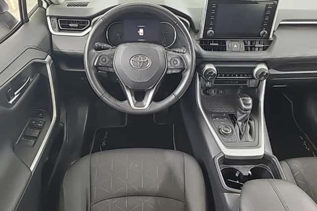 Toyota RAV4 (2021) thumbnail 3