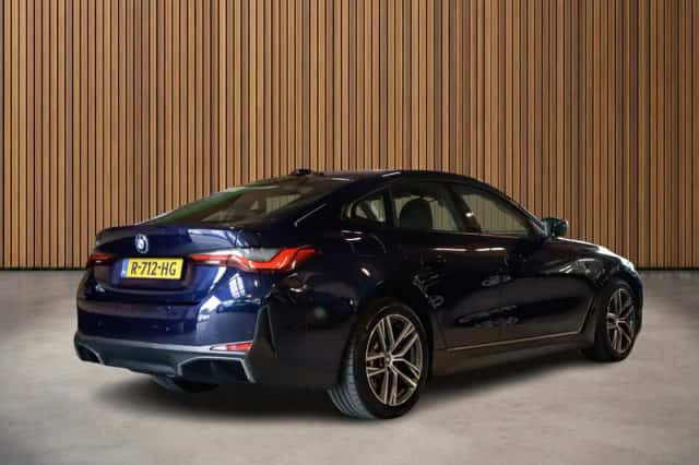 BMW i4 (2022) thumbnail 2