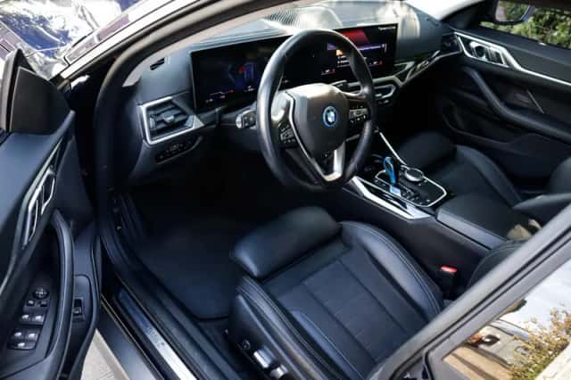 BMW i4 (2022) thumbnail 3