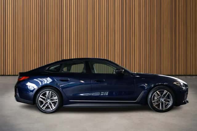 BMW i4 (2022) thumbnail 4