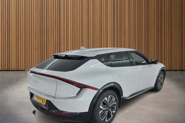 Kia EV6 (2022) thumbnail 2