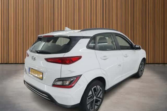 Hyundai Kona (2022) thumbnail 2