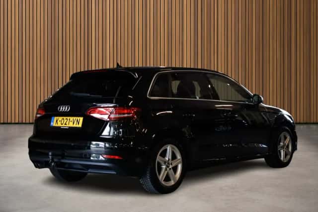 Audi A3 (2017) thumbnail 2