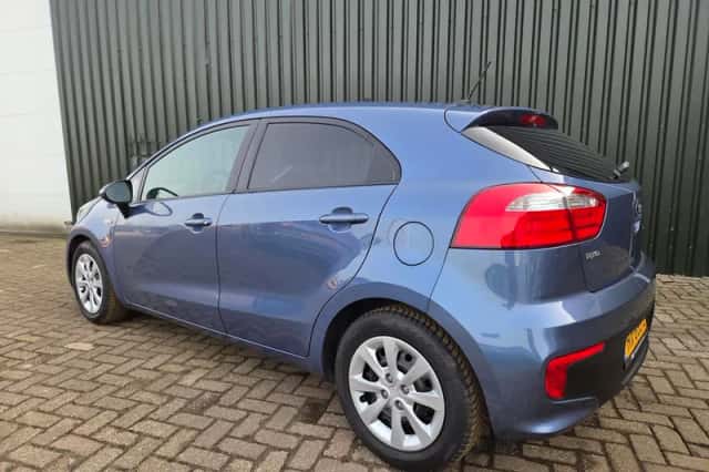 Kia Rio (2016) thumbnail 3