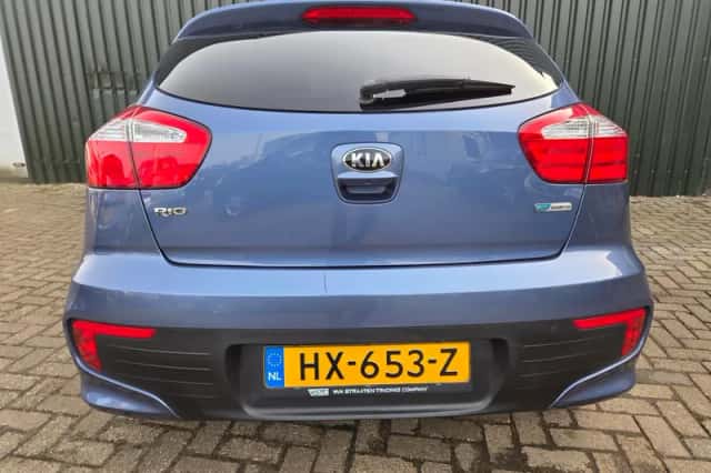 Kia Rio (2016) thumbnail 5