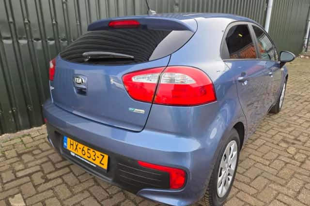 Kia Rio (2016) thumbnail 6
