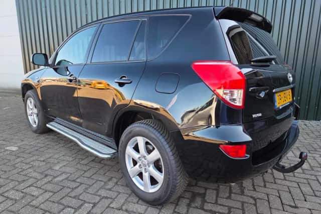 Toyota RAV4 (2009) thumbnail 3