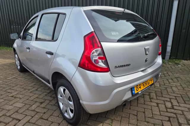 Dacia Sandero (2011) thumbnail 4