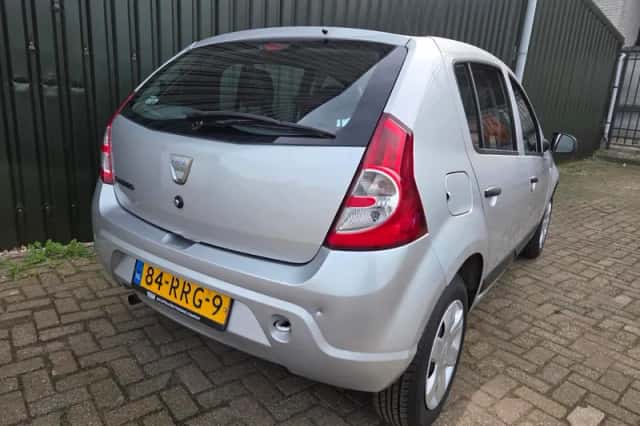 Dacia Sandero (2011) thumbnail 6